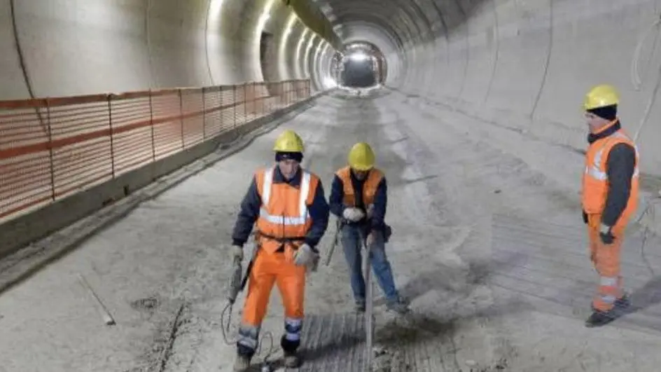 Una metropolitana di polemiche Il prolungamento si ferma In arrivo due esposti per lo stop Una metropolitana di polemiche Il prolungamento si ferma In arrivo due esposti per lo stop