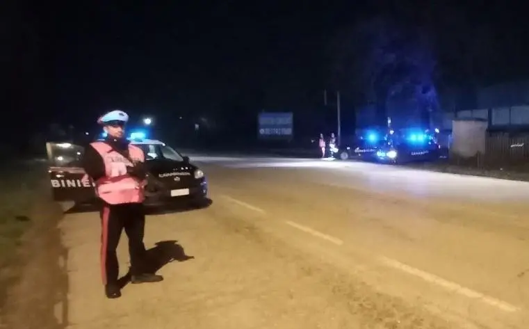 Sequestro di persona e armi nell’auto. Due indiani nei guai