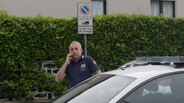 Puntano una casa da svaligiare, messi in fuga da un cittadino Puntano una casa da svaligiare, messi in fuga da un cittadino