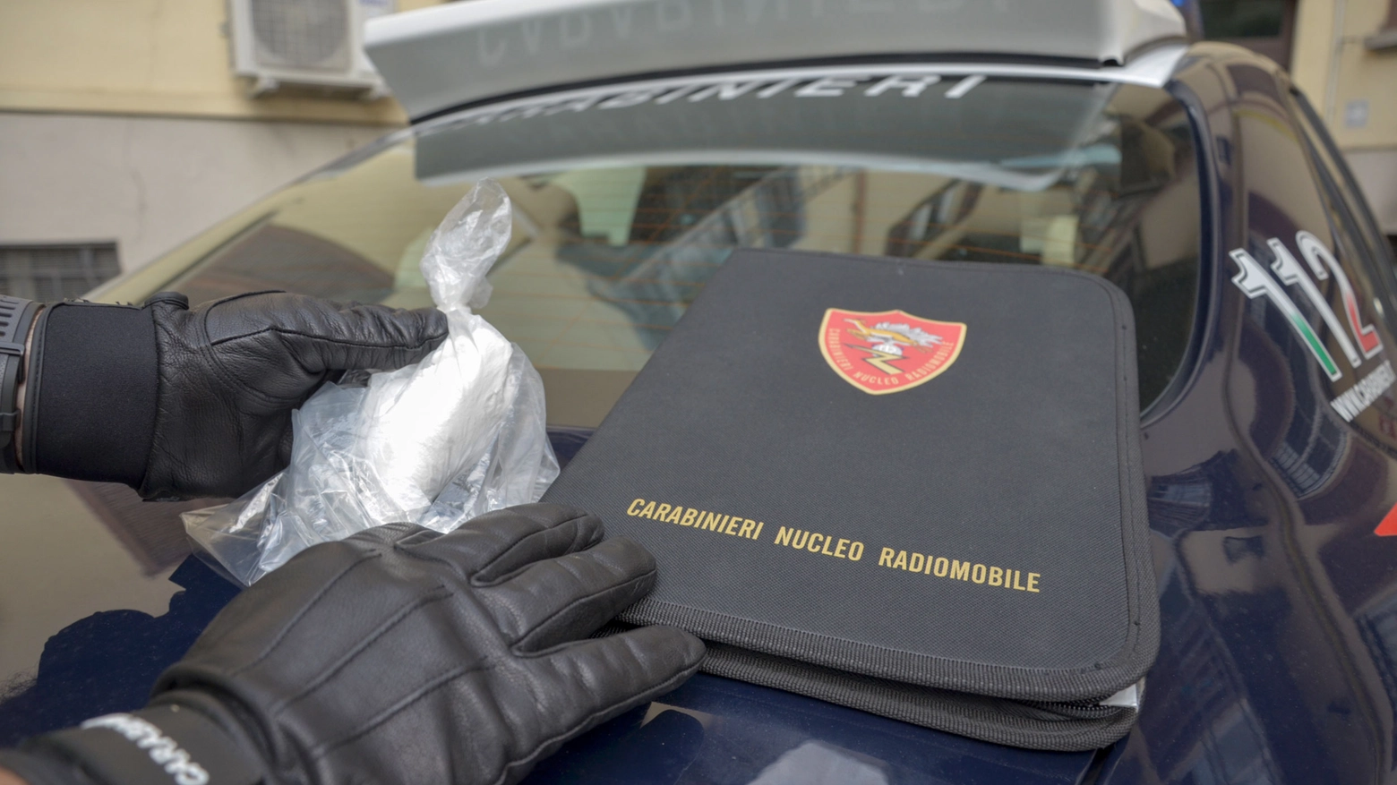 Sondrio, 100 grammi di cocaina in auto: arrestati una donna e due uomini