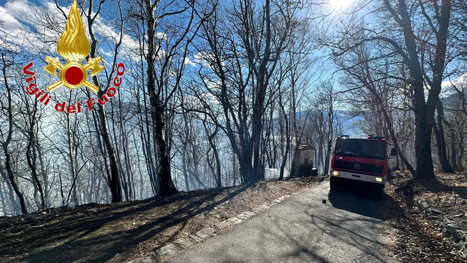 I vigili del fuoco sul luogo dell'incendio I vigili del fuoco sul luogo dell'incendio