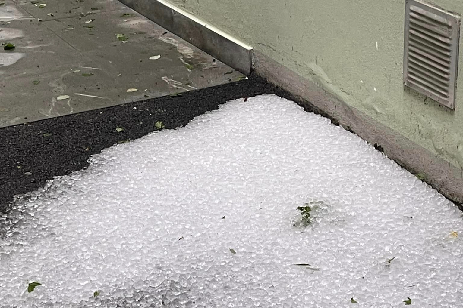 Hail in San Giovanni Bianco (Facebook-foto av Andrea Caldera)