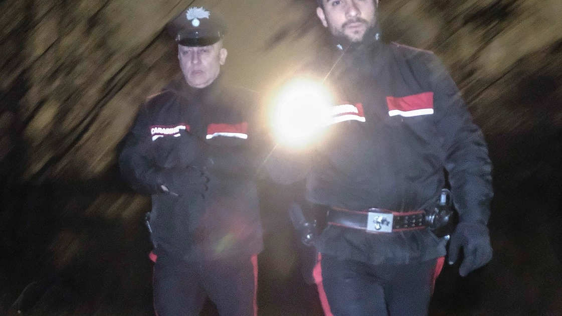 Controlli notturni dei carabinieri nel boschetto di Rogoredo