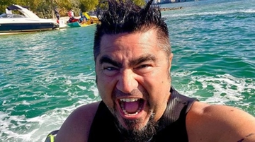 Paolo Noise, chi è il concorrente dell’Isola dei Famosi: età, moglie, carriera e Instagram