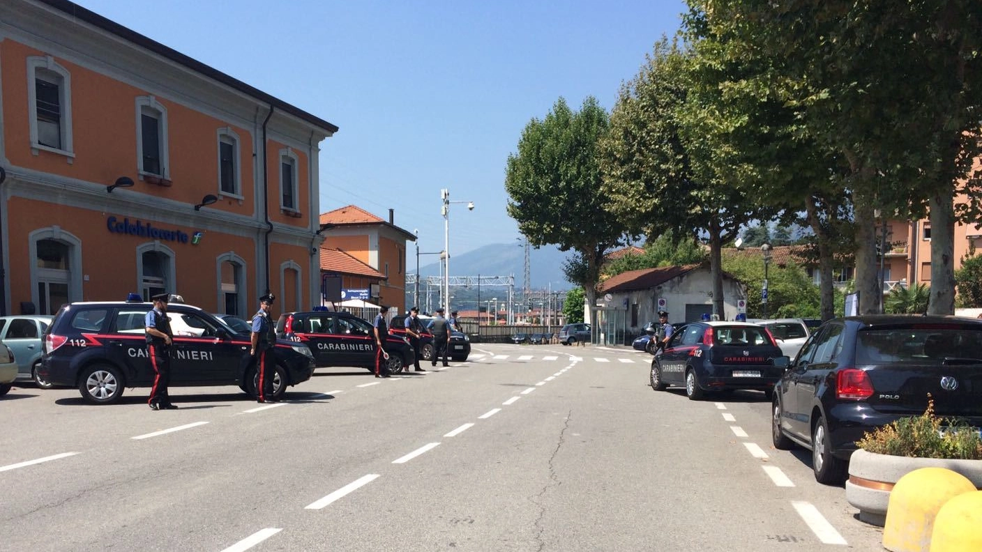 I carabinieri alla stazone di Calolziocorte