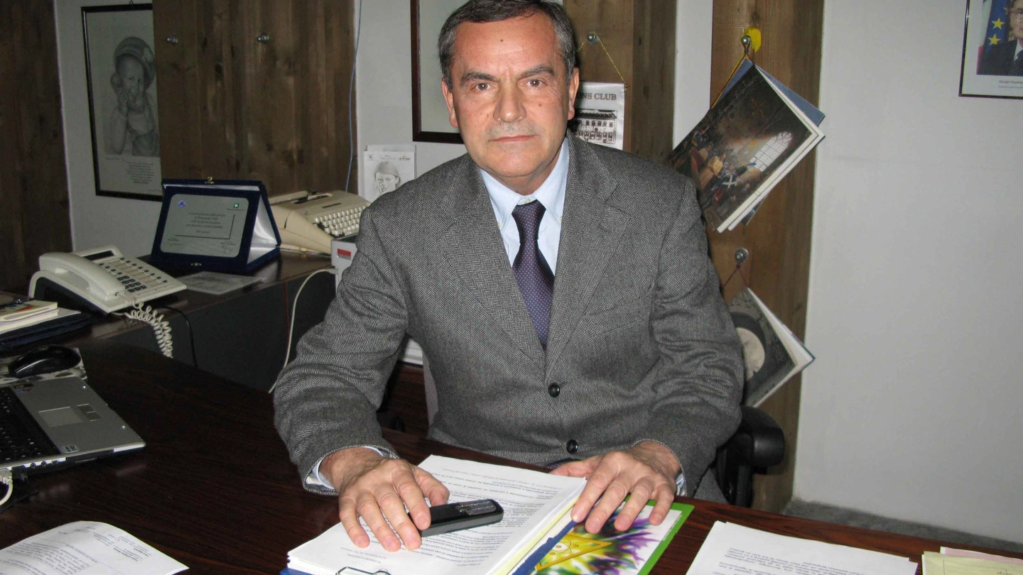 Il sindaco di Pogliano, Vincenzo Magistrelli