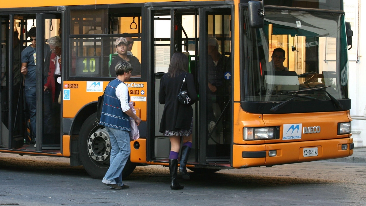 

Bus, rincari inevitabili a Brescia: "Regione deve aumentare contributo"