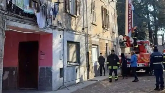 Il giallo di via Dante e la chiamata al 118: sono stato accoltellato. Ma il ferito non c'è