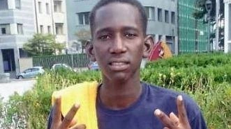 Torna in Gambia la salma di Bubacarr: storia di un migrante a Lecco
Torna in Gambia la salma di Bubacarr: storia di un migrante a Lecco
