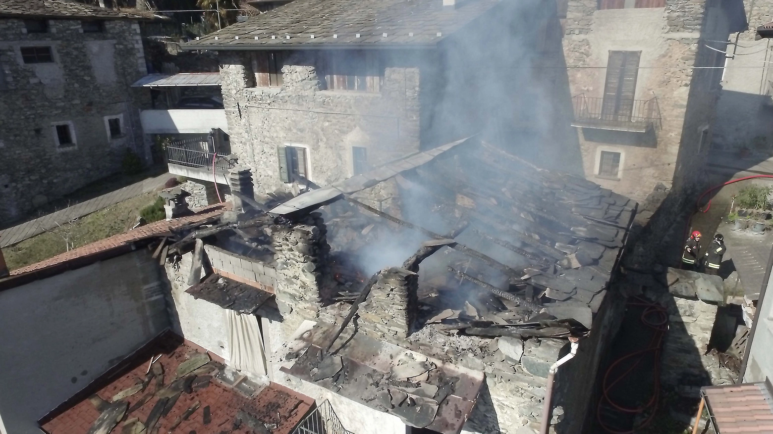 La foto dal drone dopo l'incendio a Sant'Anna 