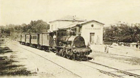 La vecchia stazione ferroviaria del paese costruita nel lontano 1885