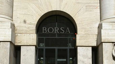 Borsa, Milano chiude a -2,65%. Spread sopra 300