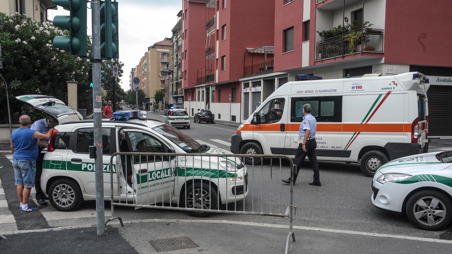 Via Giovanna d'Arco a Sesto, dove due vigili sono stati aggrediti da una guardia giurata