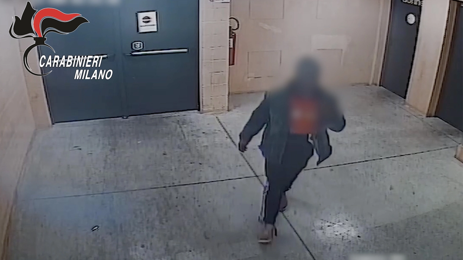 Ladro seriale oratori e centri commerciali incastrato dai video (frame video carabinieri) Ladro seriale oratori e centri commerciali incastrato dai video (frame video carabinieri)