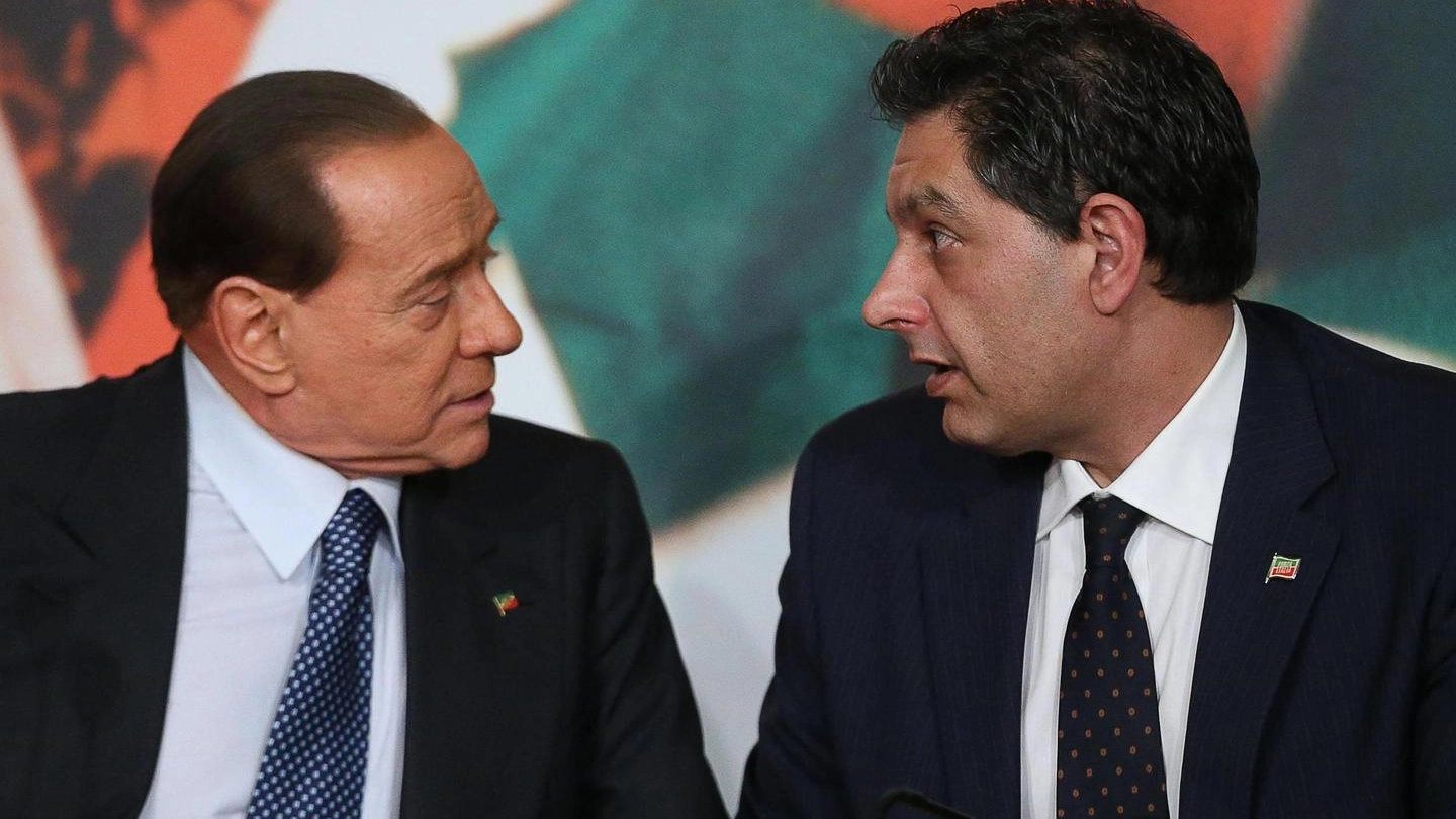 Silvio Berlusconi con Giovanni Toti (Ansa)