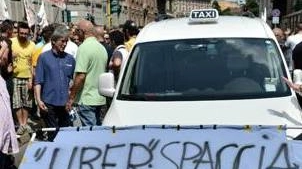 Una protesta dei tassisti contro Uber
