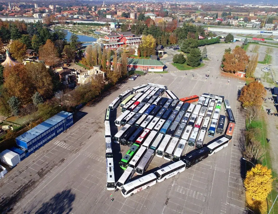 Leolandia, un cuore di autobus contro il Covid
