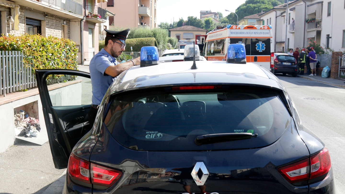 I carabinieri hanno sequestrato quasi mille confezioni di prodotti di marca