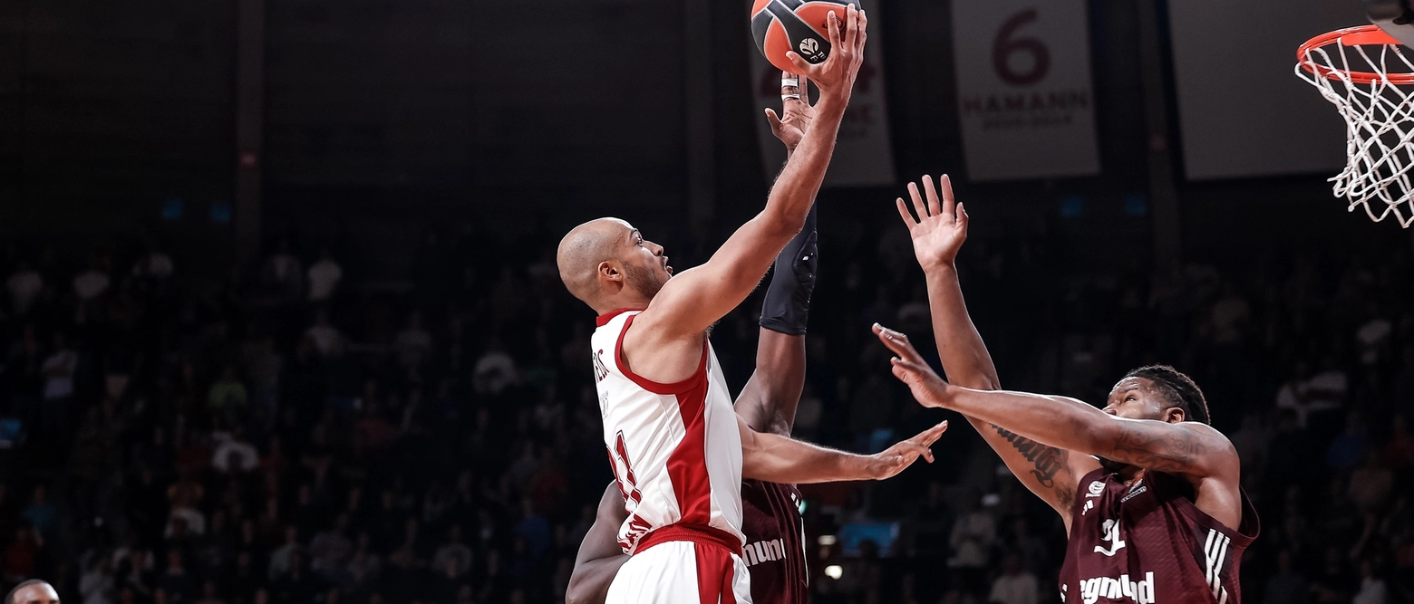 L’Olimpia si presenta sul +6 all’ultimo minuto ma i tedeschi accorciano e impattano con una tripla da 8 metri allo scadere. E poi vincono all’overtime