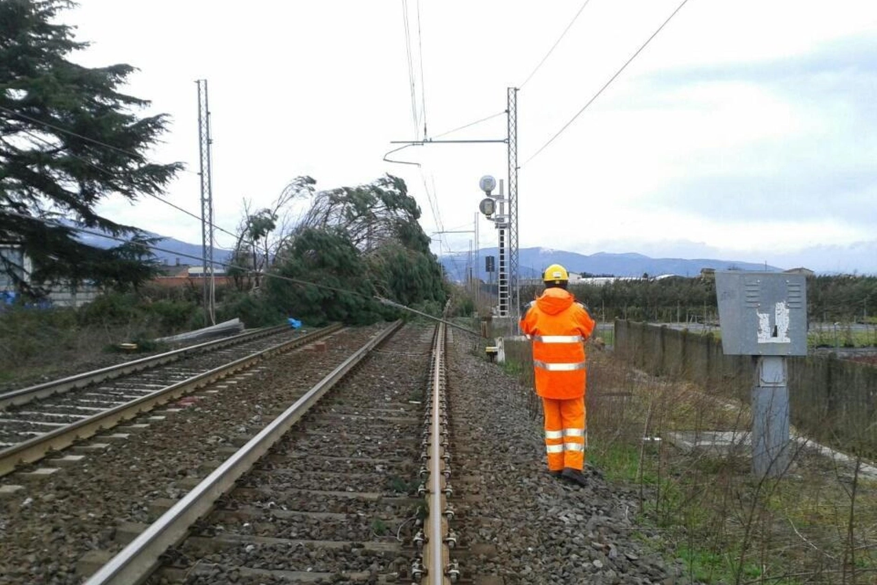 Trenord, numerosi danni e guasti a causa del maltempo