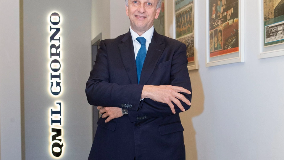 Il ministro Marco Bussetti nella redazione de Il Giorno 