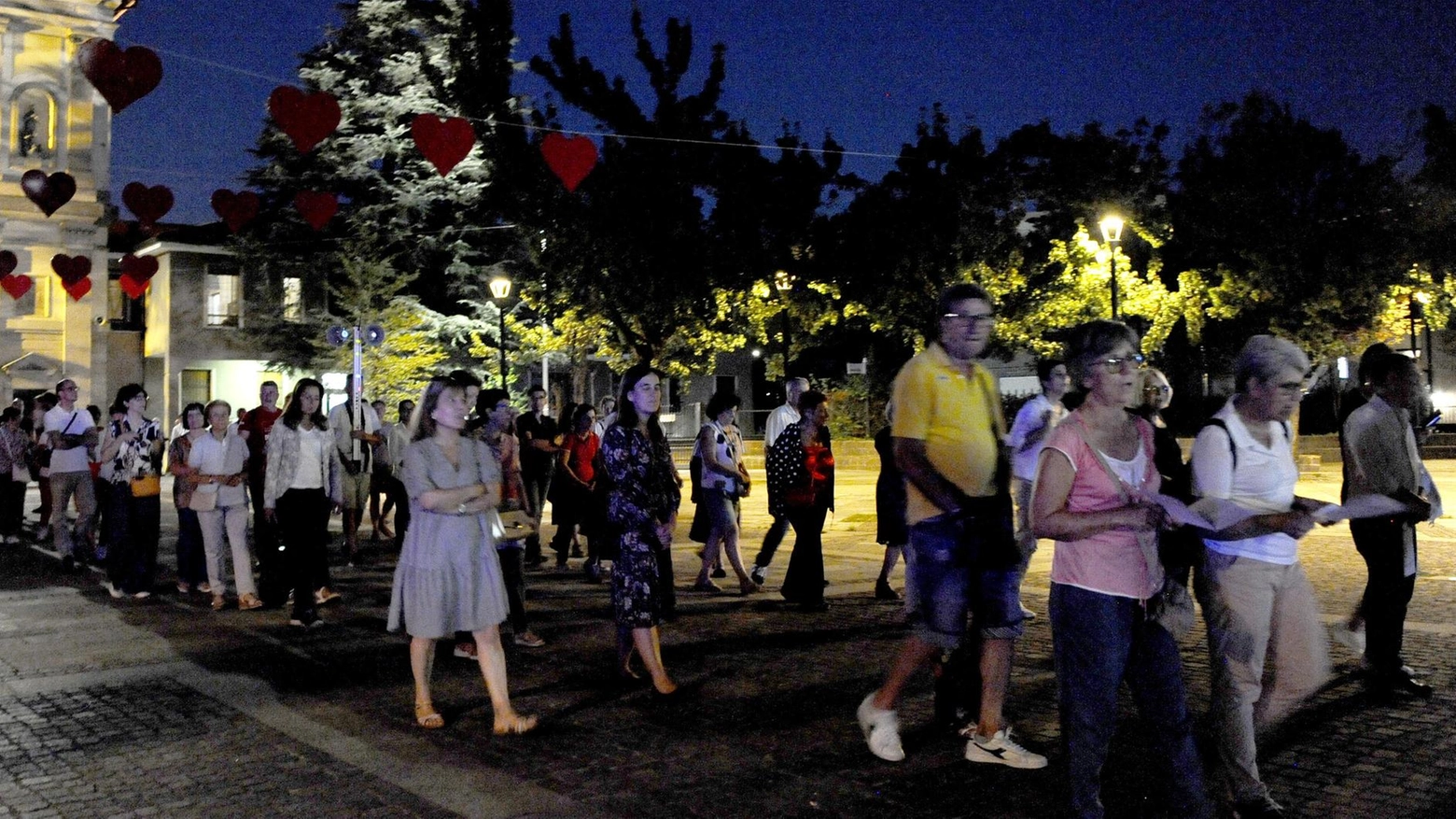 Festa di Cesano Boscone: Cuori al posto delle luminarie contro la violenza
Festa di Cesano Boscone: Cuori al posto delle luminarie contro la violenza