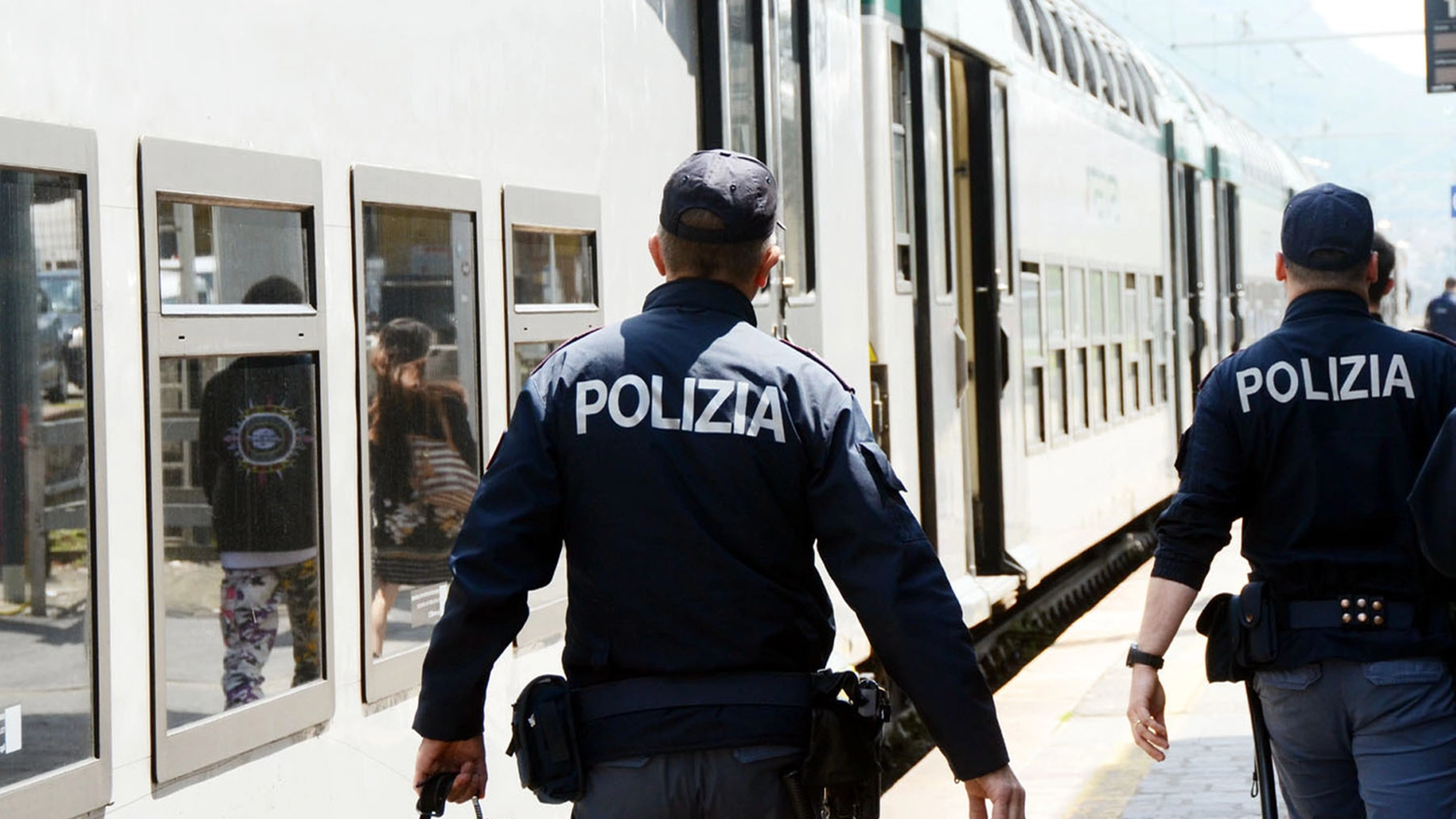 Polizia ferroviaria alla stazione di Lecco Polizia ferroviaria alla stazione di Lecco