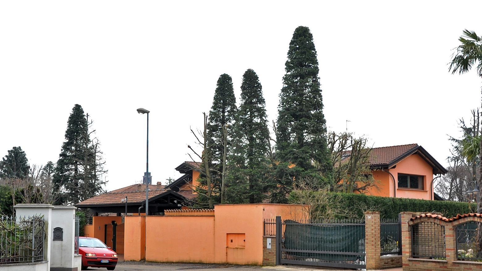 La villa dove fino a un paio di anni fa visse il bomber del Milan