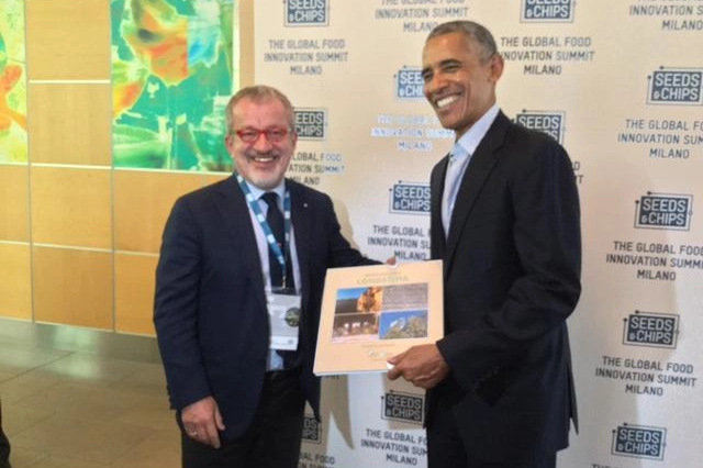 Maroni insieme a Obama (Ansa)
