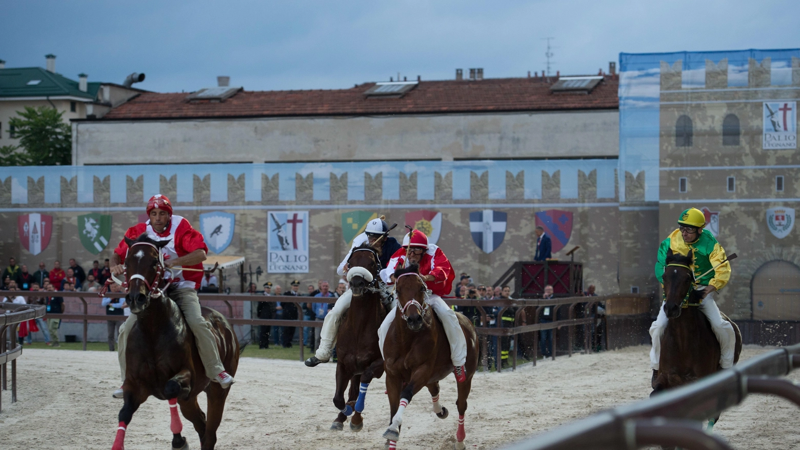 Storie, interviste, contrade  Un inserto di oltre 50 pagine  dedicato al Palio di Legnano