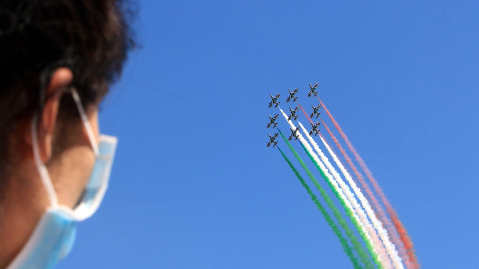 Le Frecce Tricolori in volo su Milano l'anno scorso