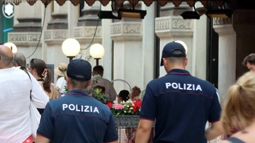 Furto in Galleria Milano: ladra bloccata da un passante