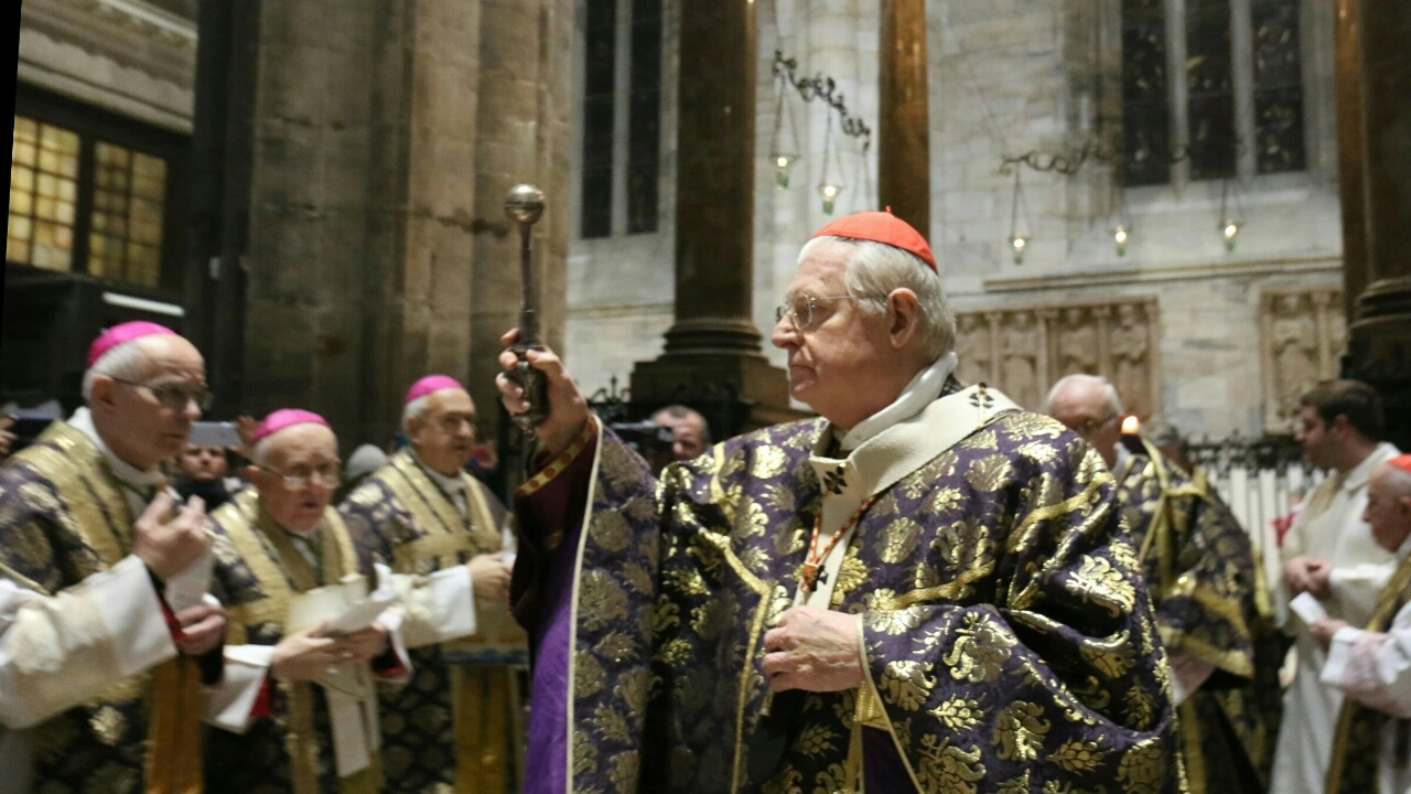 Angelo Scola in Duomo all'apertura della Porta Santa