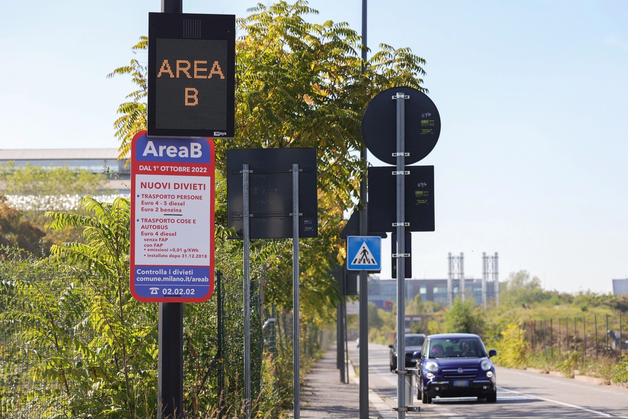 Un varco di Area B a Milano