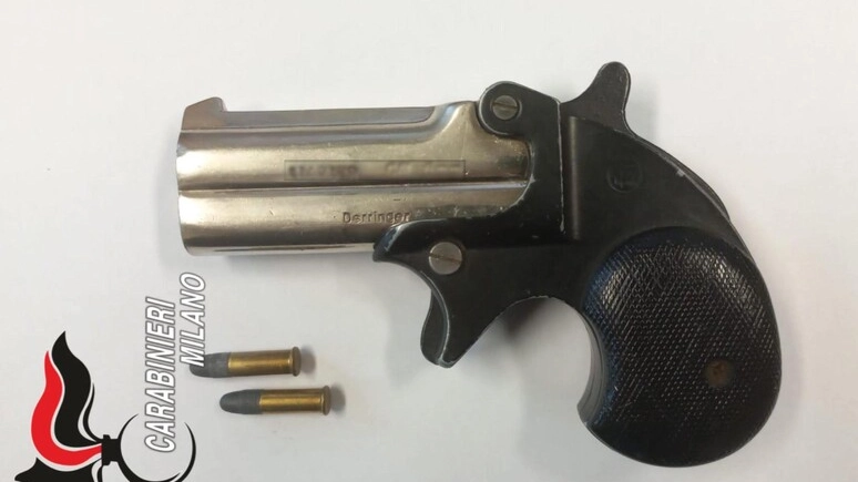 La pistola scacciacani modificata trovata in casa del 70enne La pistola scacciacani modificata trovata in casa del 70enne