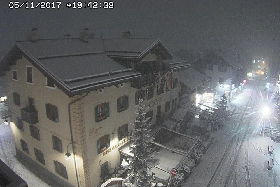 Livigno imbiancata nelle immagini delle webcam e su Facebook