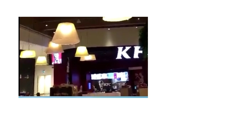 Un frame del video della pioggia dentro il centro commerciale di Arese