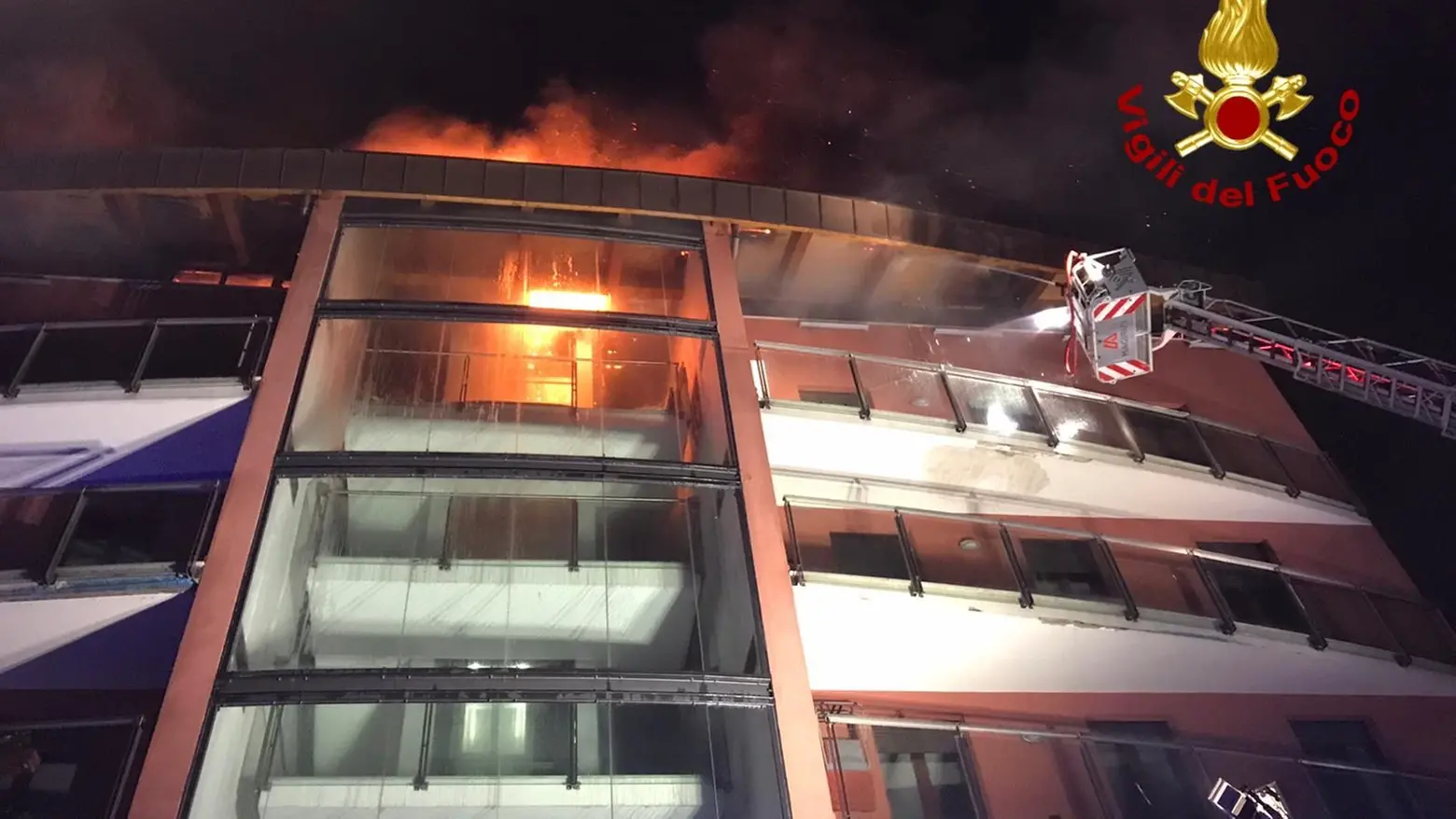 L'incendio nel condominio di via Luxemburg