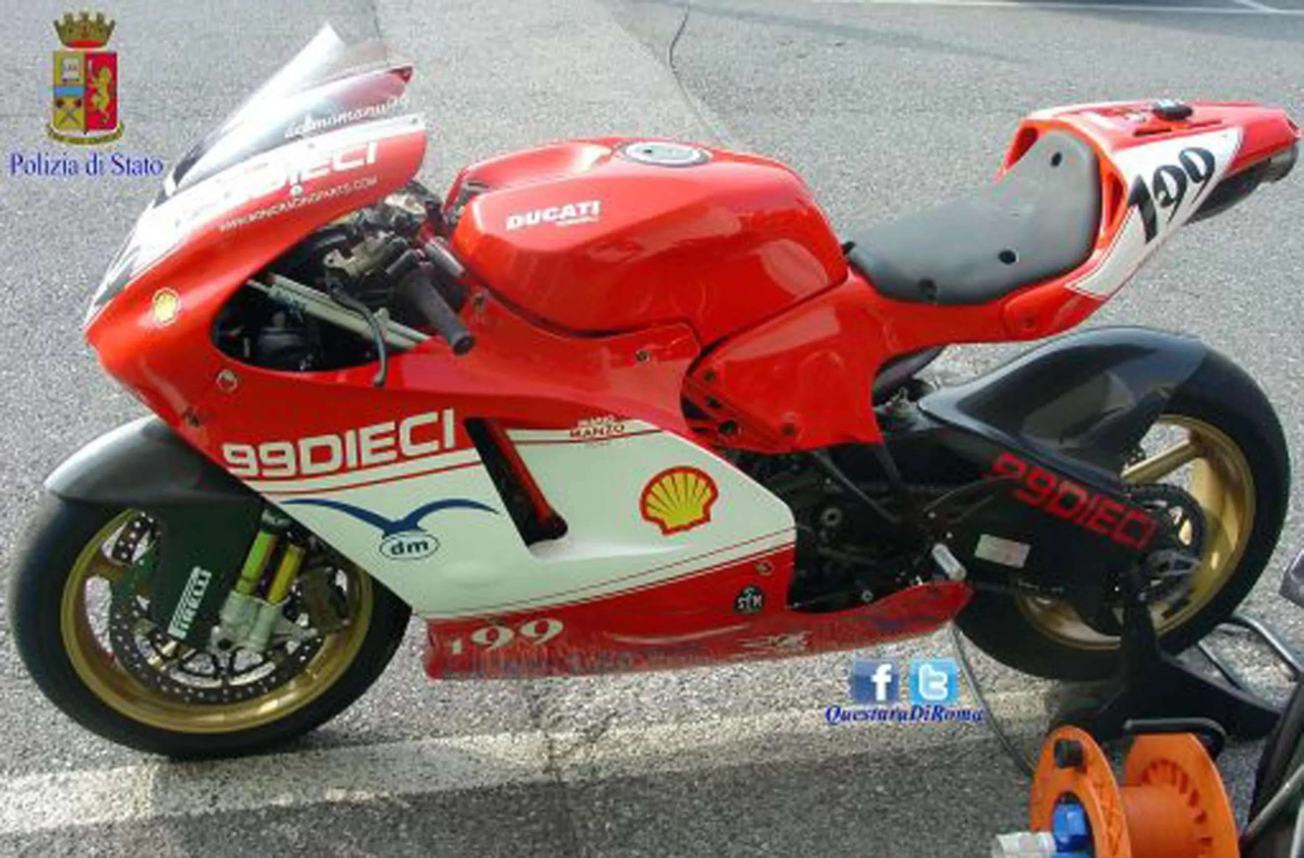 Trionfano in Franciacorta al "Ducati Desmo Challenge", ma le moto sono rubate