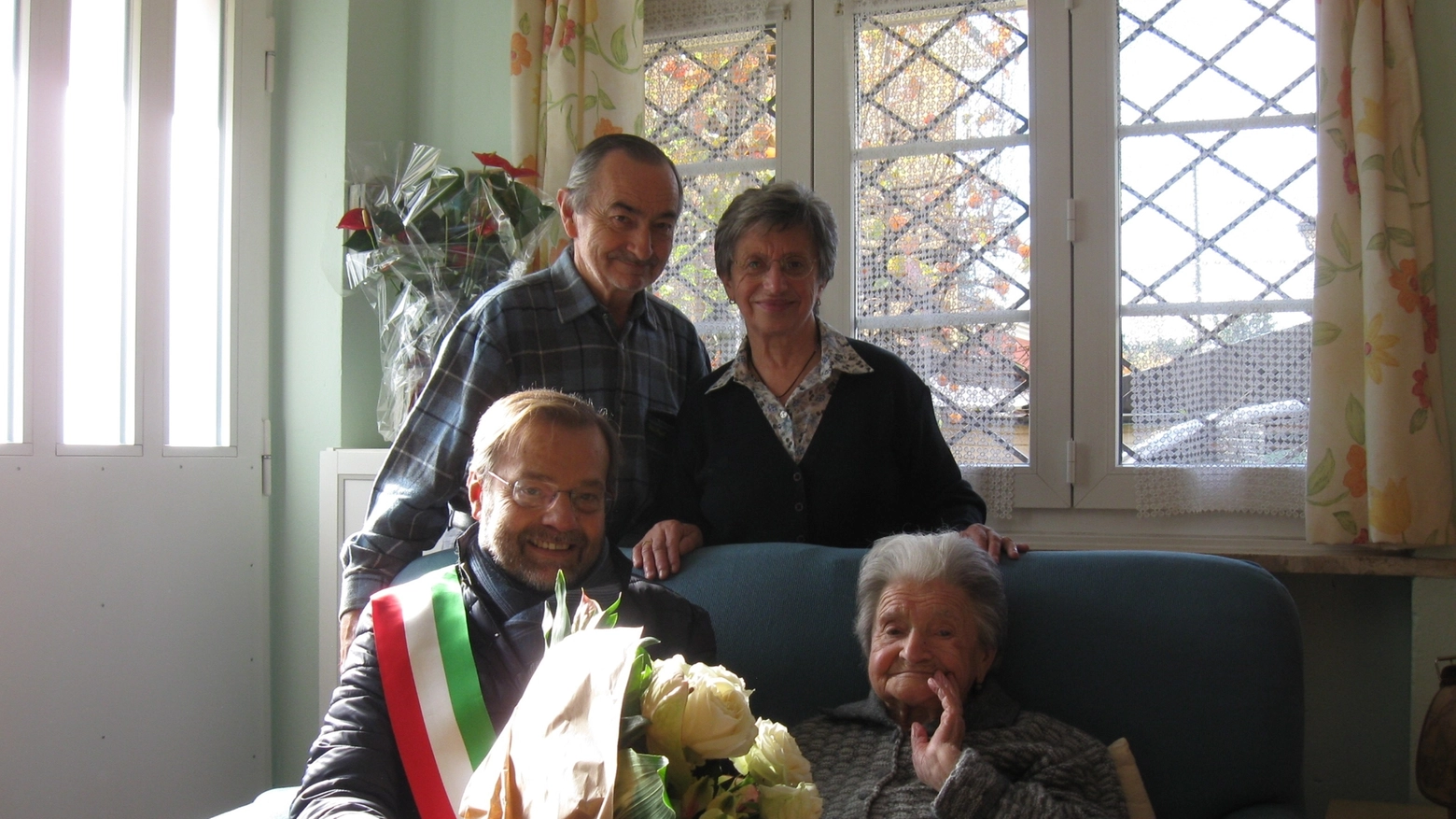 Giuseppina Rapizzi con il sindaco Borghi per il compleanno dei 100 anni