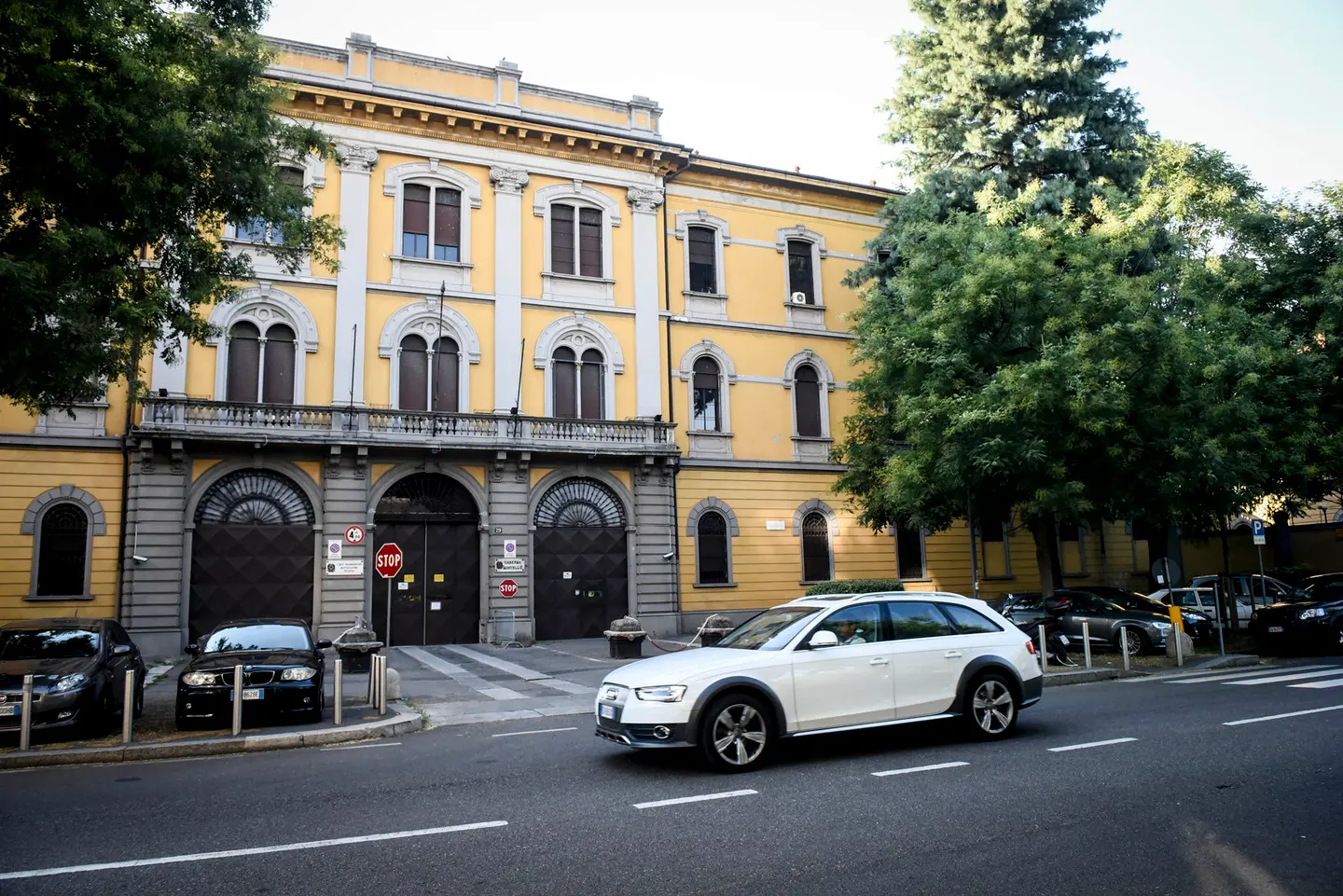Caserma Montello: non più di 300 migranti, vigilanza 24 ore al giorno