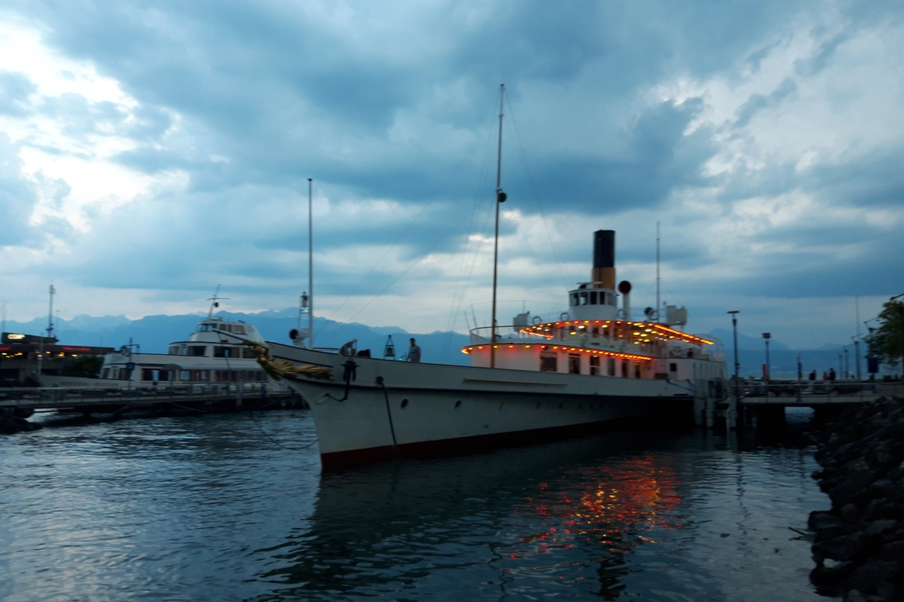 Crociera in battello sul lago