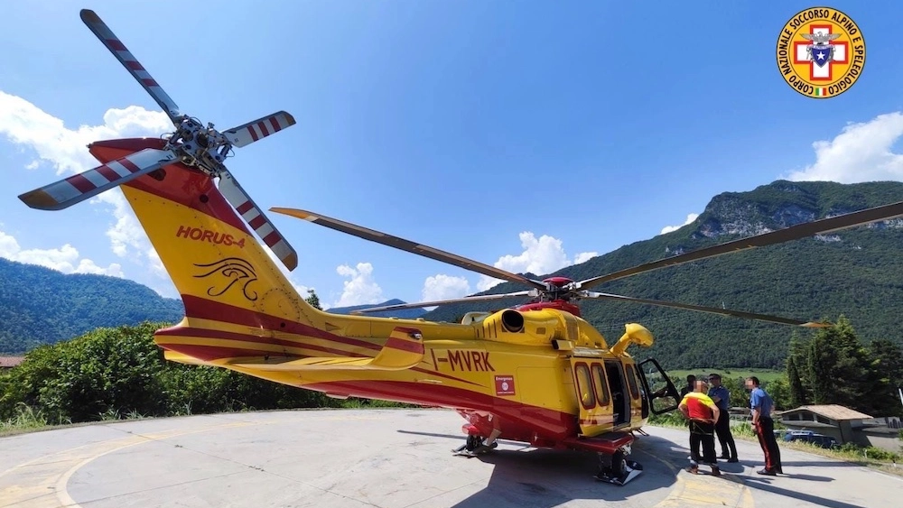 È intervenuto l'elisoccorso per portare l'uomo in ospedale È intervenuto l'elisoccorso per portare l'uomo in ospedale