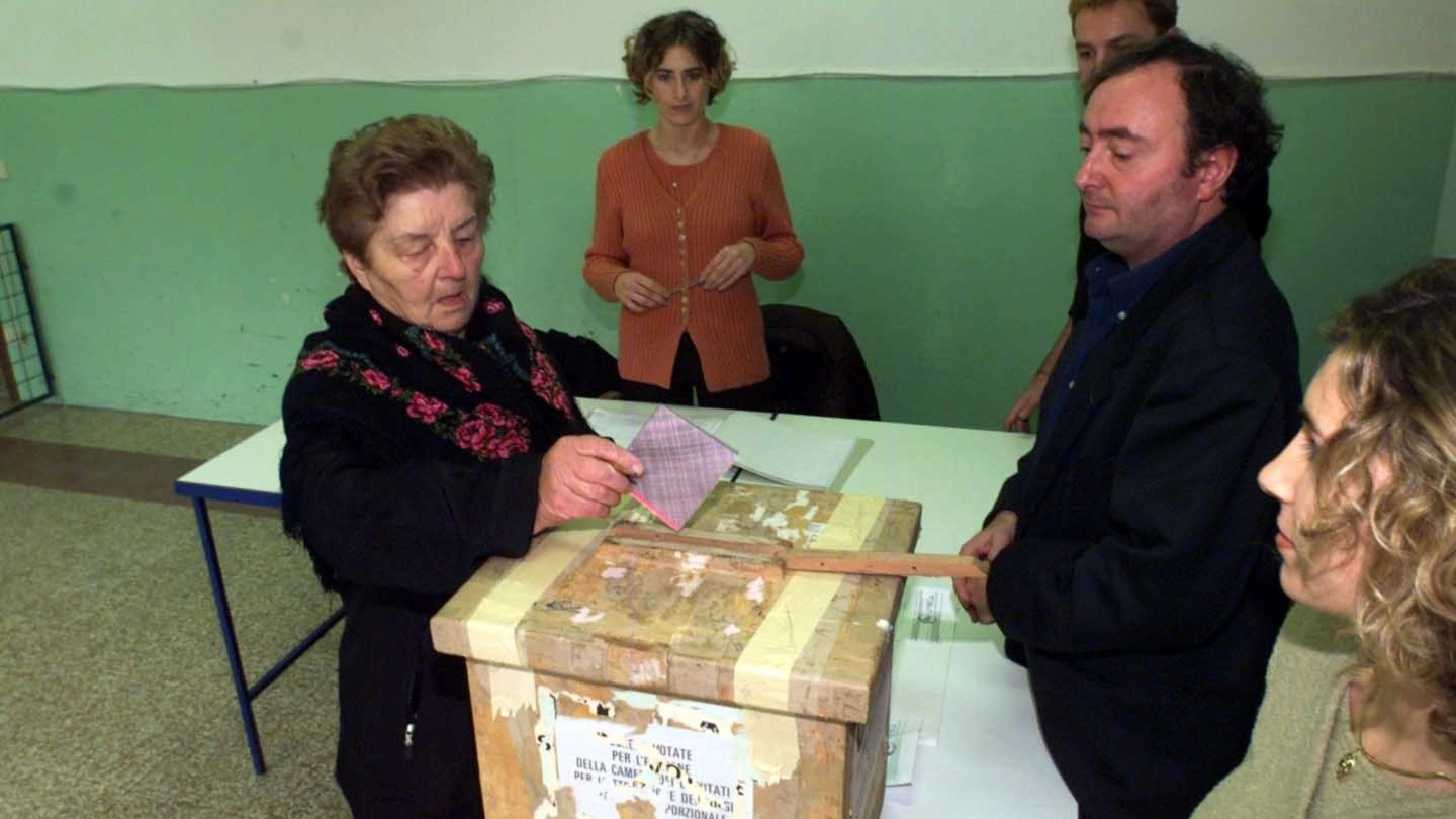 Sono 34 i paesi al voto: un paio a rischio commissario