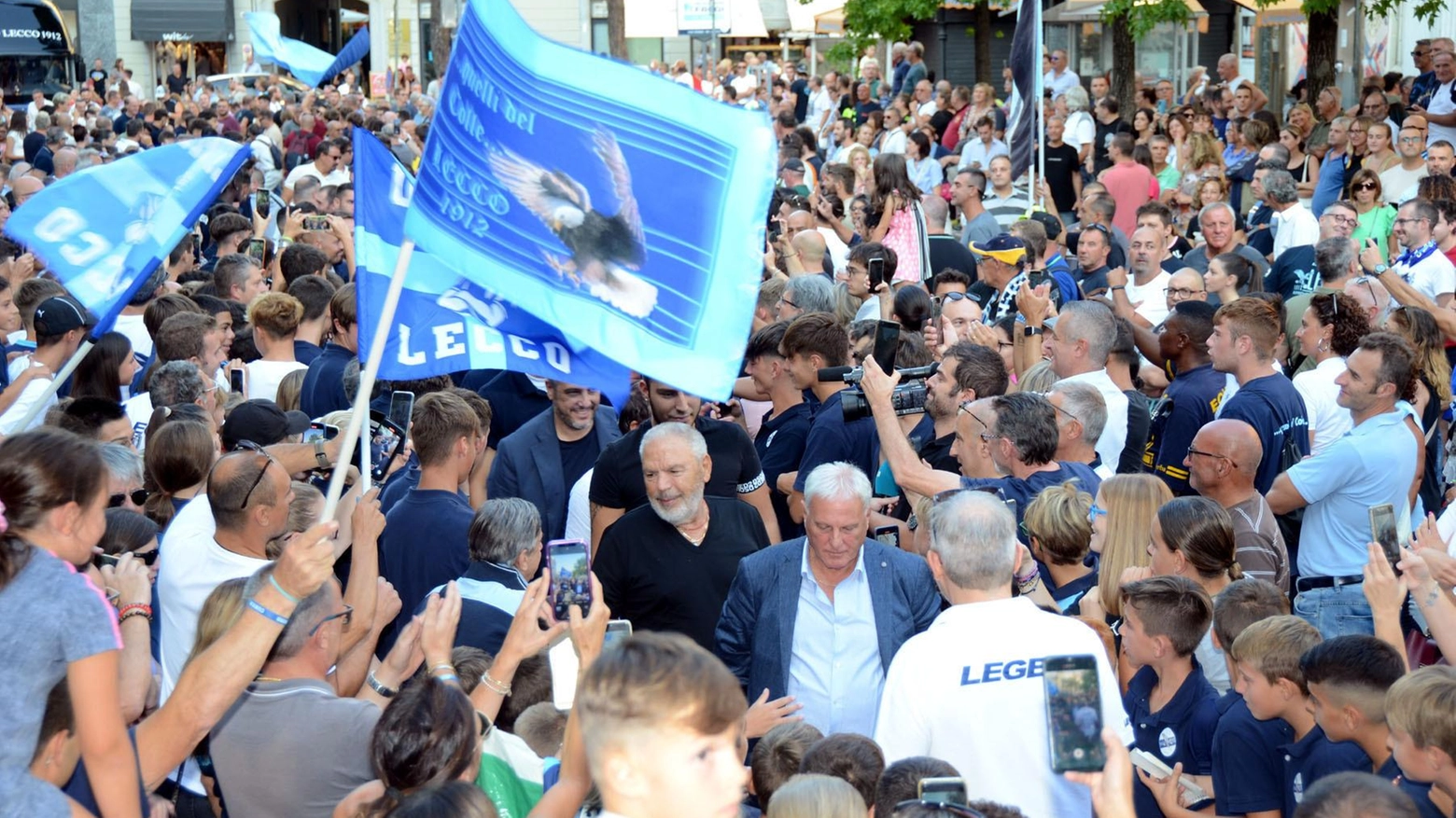 Il Lecco si presenta ai tifosi "Qui ci sono calore e un progetto" Il Lecco si presenta ai tifosi "Qui ci sono calore e un progetto"