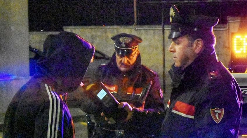 Neopatentato e ubriaco contro un box Neopatentato e ubriaco contro un box