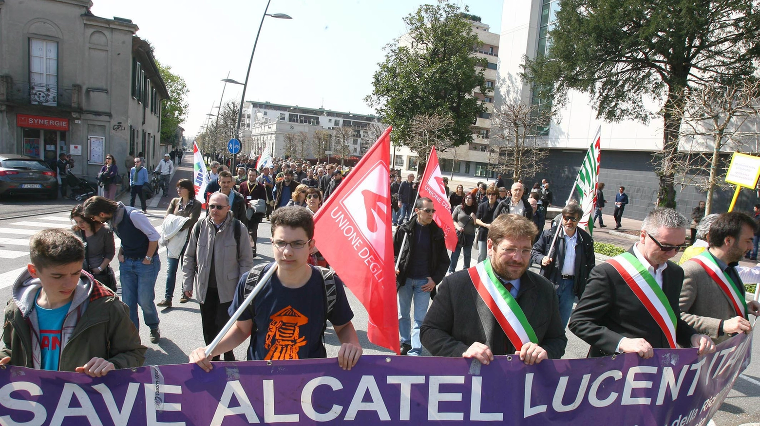 Una protesta dei dipendenti Alcatel-Lucent (Radaelli)