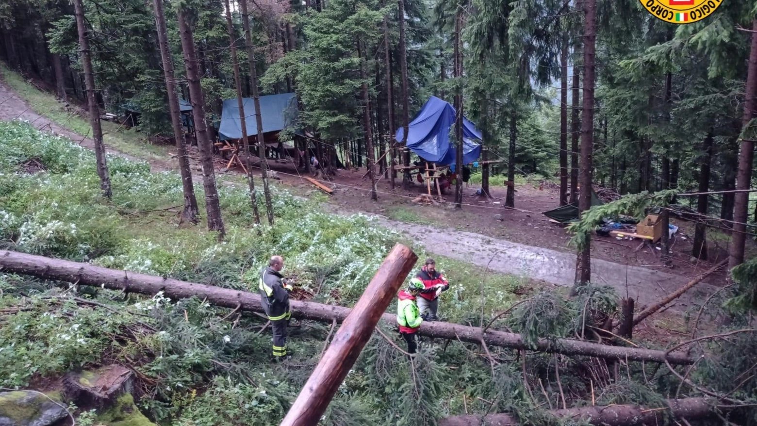 Maltempo: 16enne muore al campo scout travolta da albero (foto soccorso alpino)