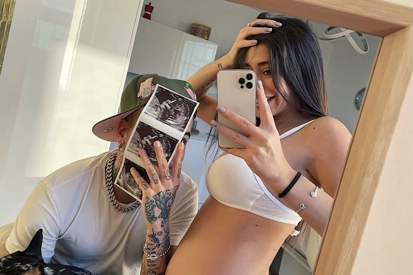 L'annuncio del rapper Sfera Ebbasta e della fidanzata Angelina Lacour su Instagram