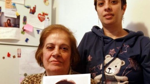 La madre di Antonia Bianco con la sua foto